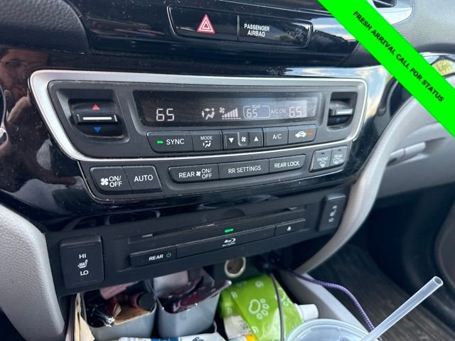 Used 2017 Lunar Silver Metallic Honda Touring image 38