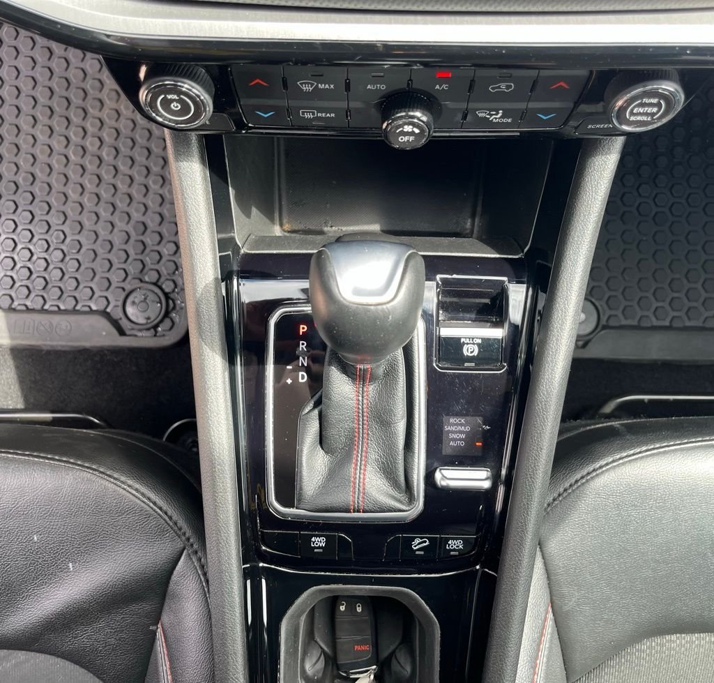 Used 2025 Bright White Clearcoat Jeep Trailhawk image 25