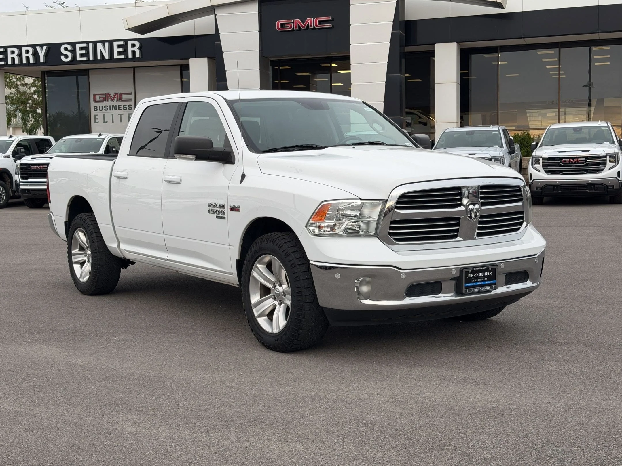 Used 2019 Bright White Clearcoat Ram Big Horn image 8