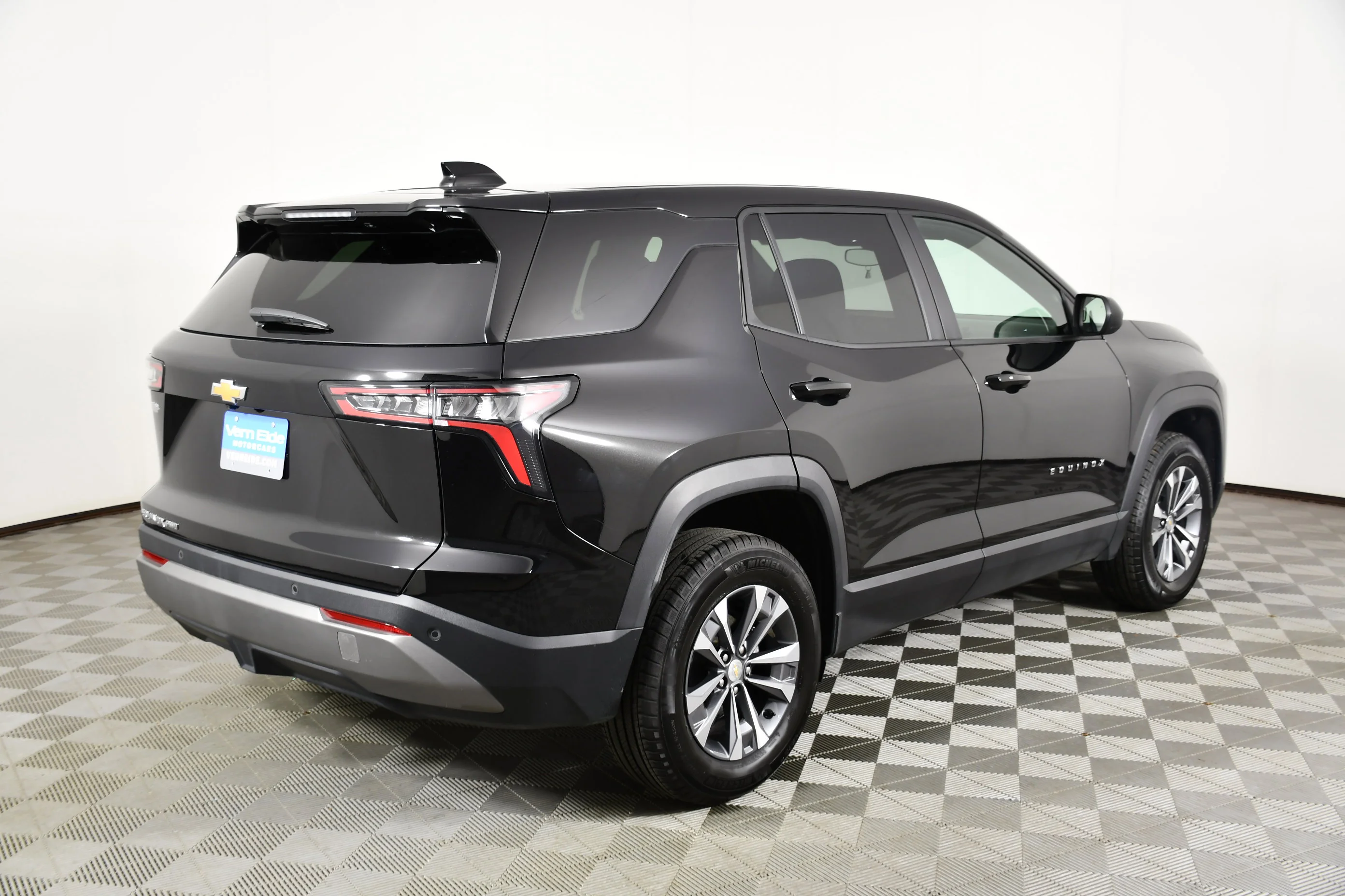 Used 2026 Mosaic Black Metallic Chevrolet AWD LT image 6