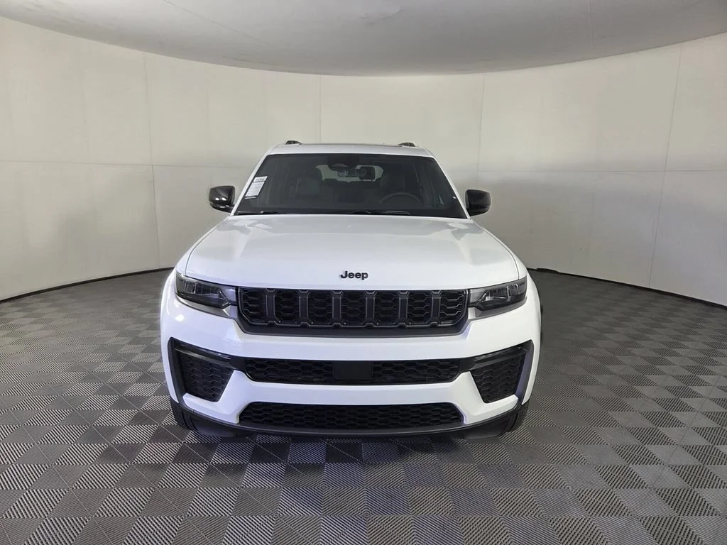 New 2026 Bright White Clear-Coat Exterior Paint Jeep Limited image 3