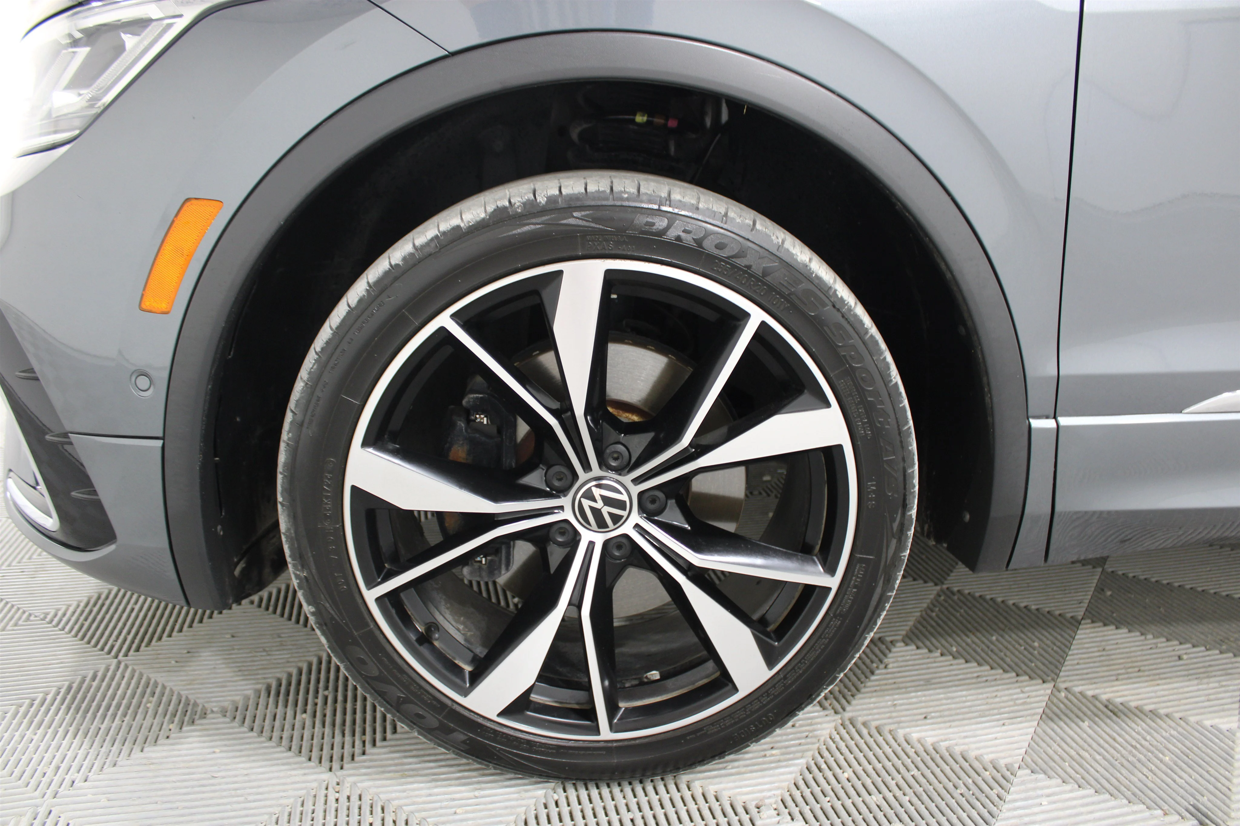 Used 2022 Gray Volkswagen SEL R-Line image 34