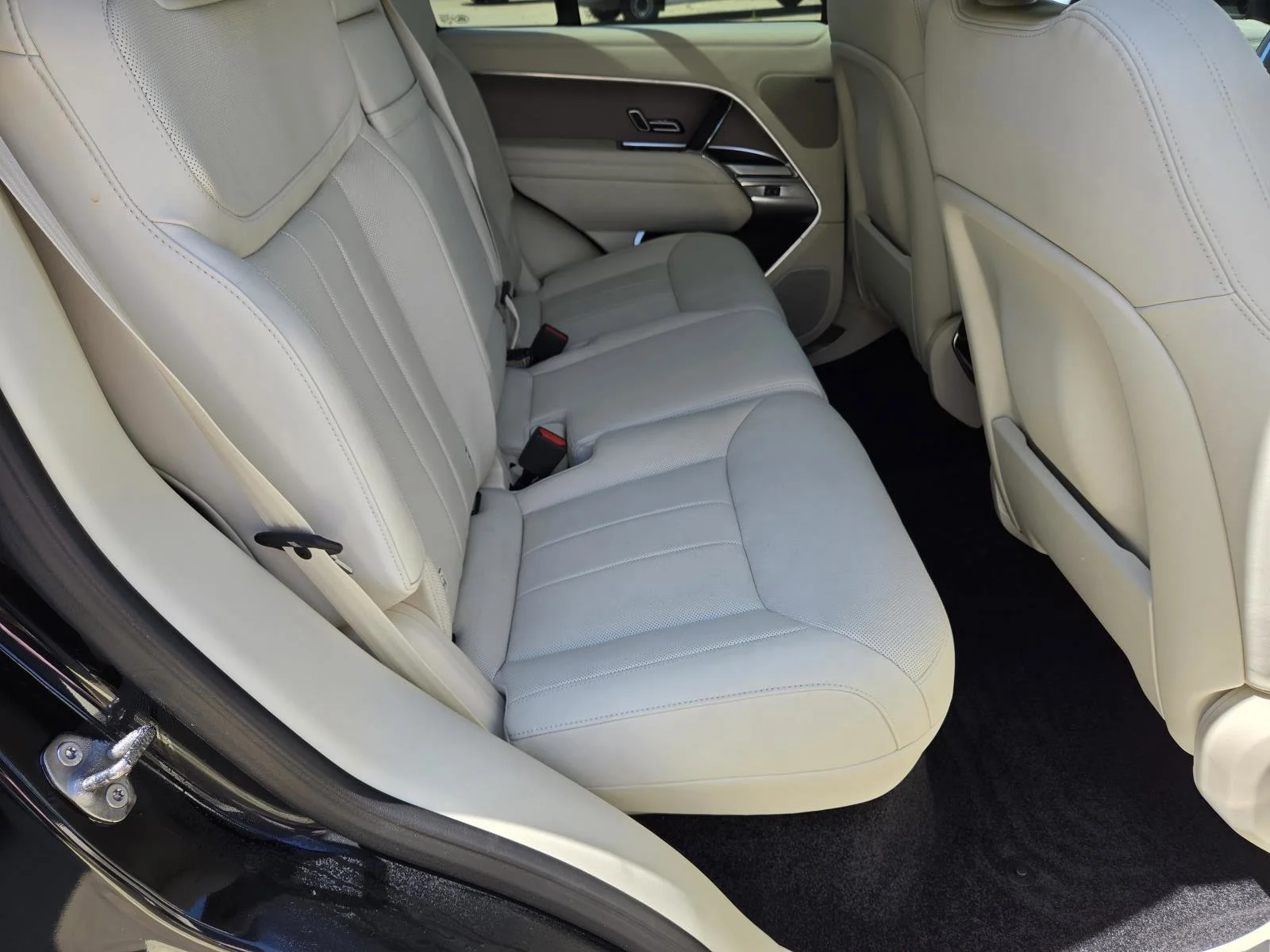 Used 2023 Santorini Black Land Rover SE image 37