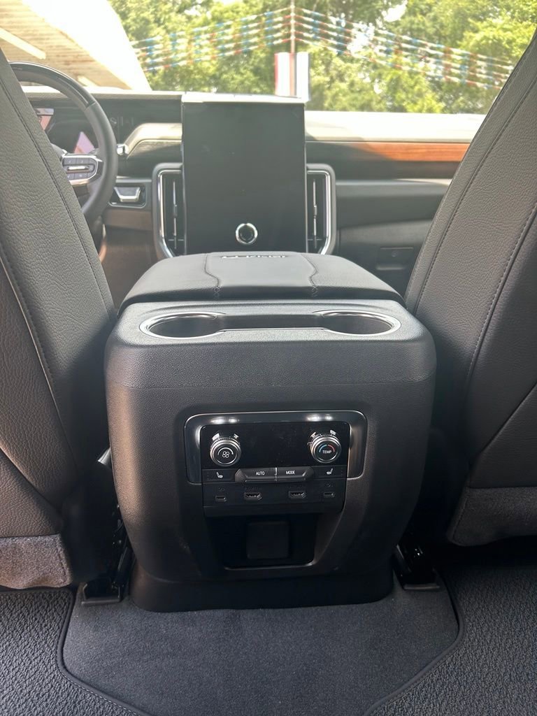 2026 GMC Yukon Denali - Photo 24