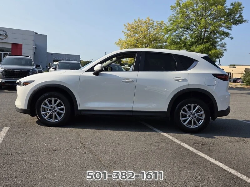 Used 2023 White Metallic MAZDA 2.5 S PREFERRED PACKAGE AWD image 2