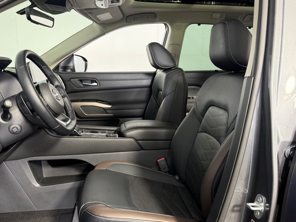 2025 Nissan Pathfinder Platinum - Photo 18