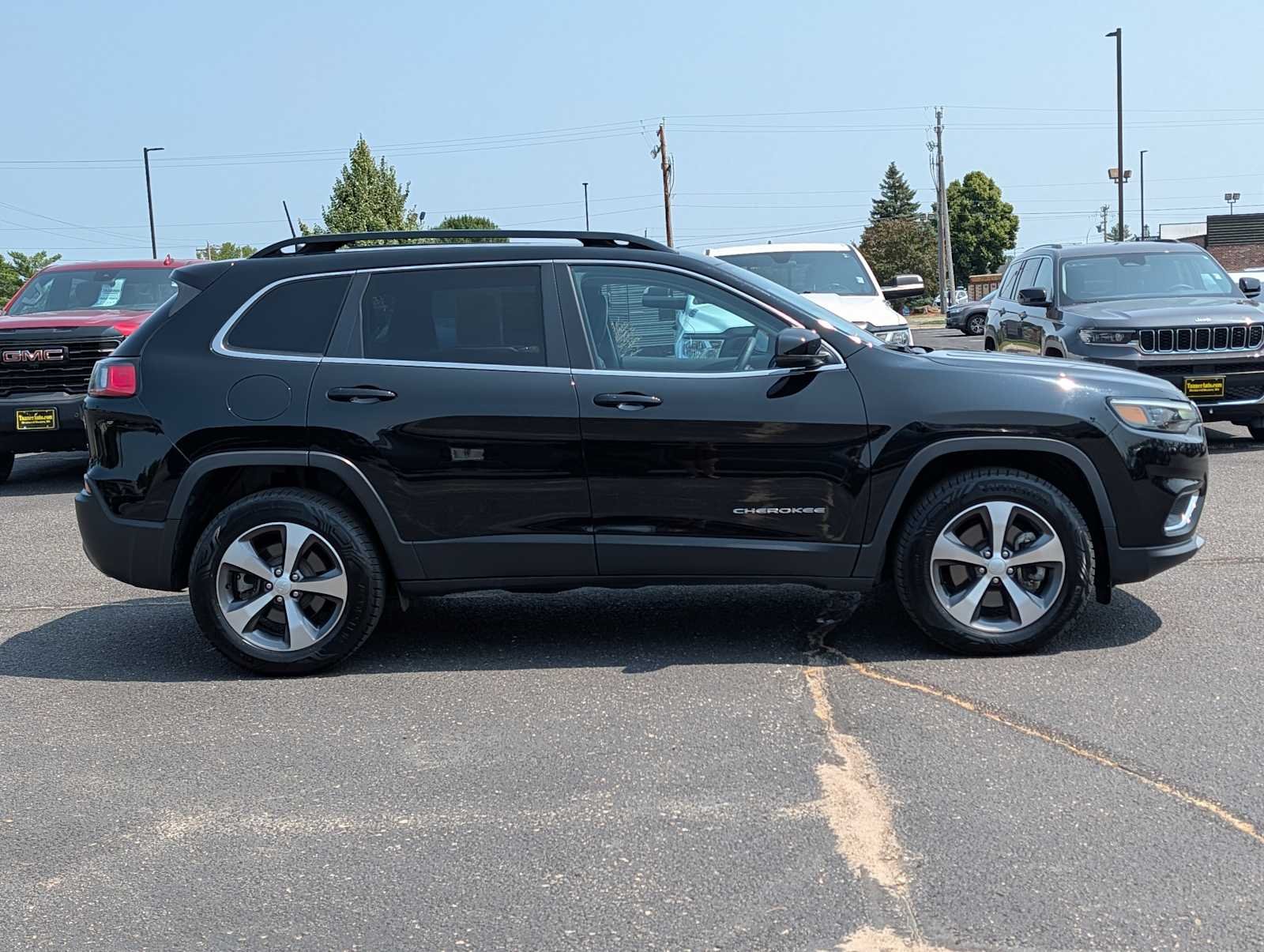 Used 2022 Diamond Black Crystal Pearlcoat Jeep Limited image 8