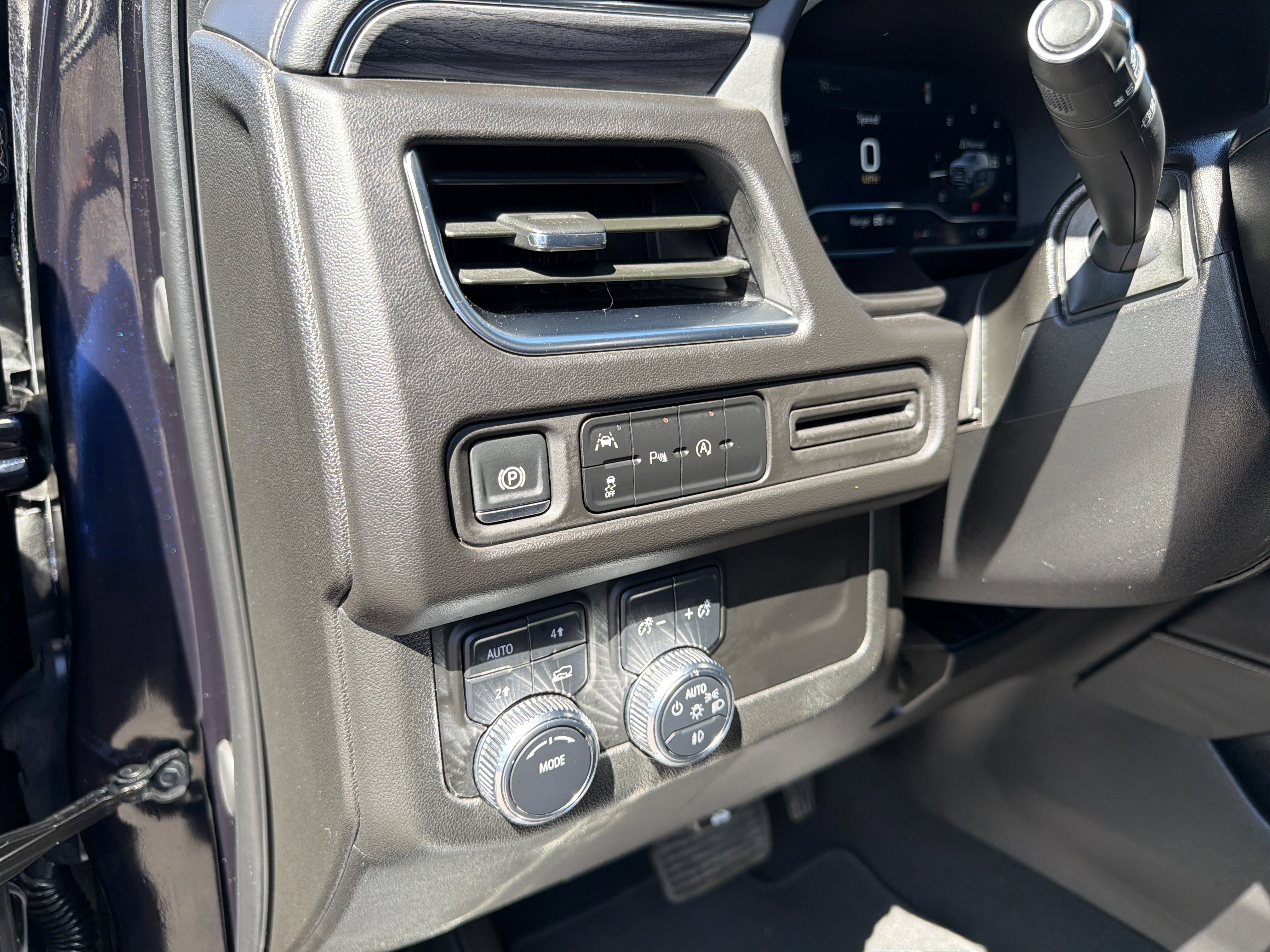 Used 2024 Midnight Blue Metallic GMC SLT image 16