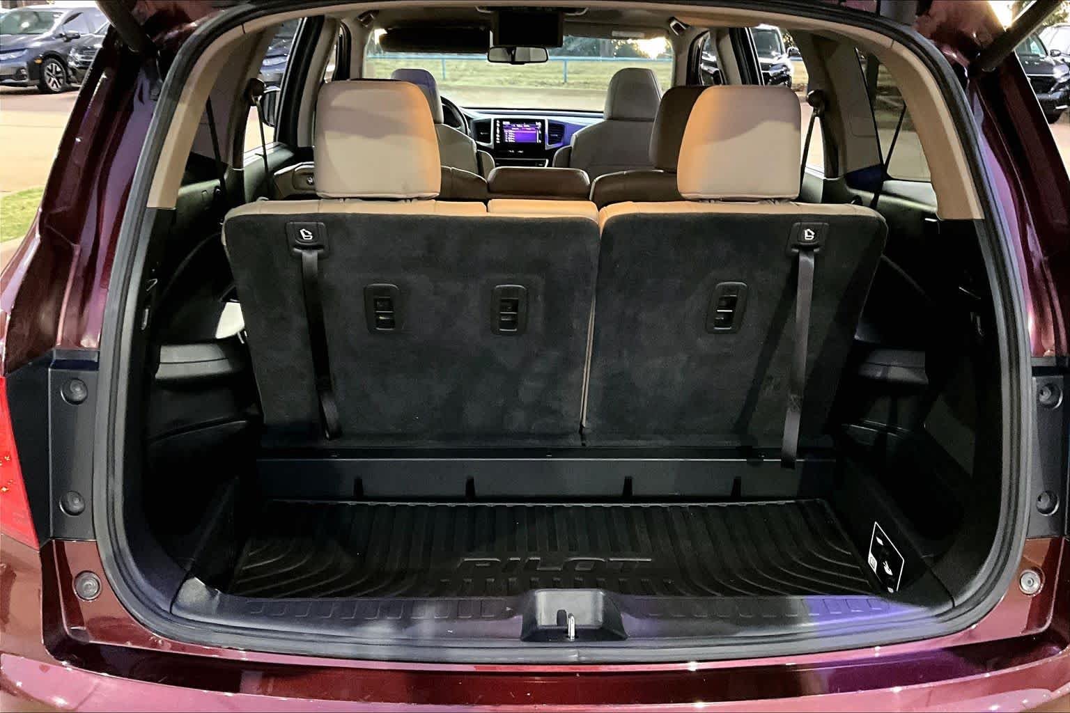 Used 2018 Deep Scarlet Pearl Honda Touring image 31