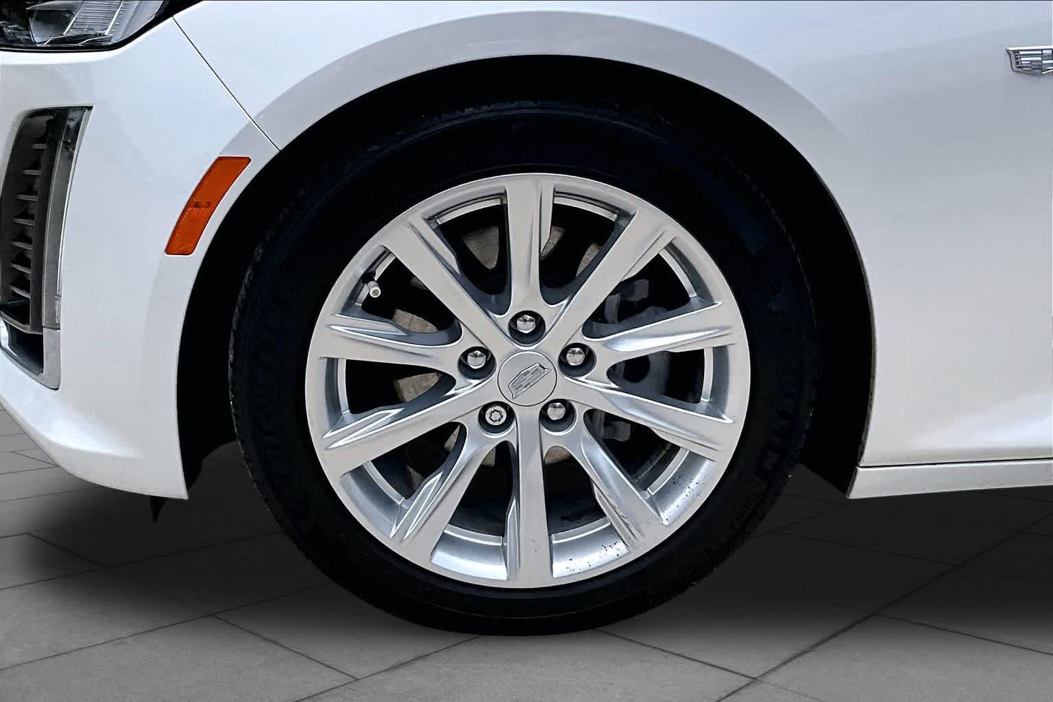 Used 2023 CRYSTAL WHITE TRICOAT Cadillac Luxury image 20