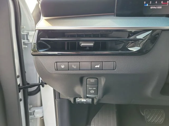 New 2026 Everest White Pearl TriCoat Nissan Platinum image 10