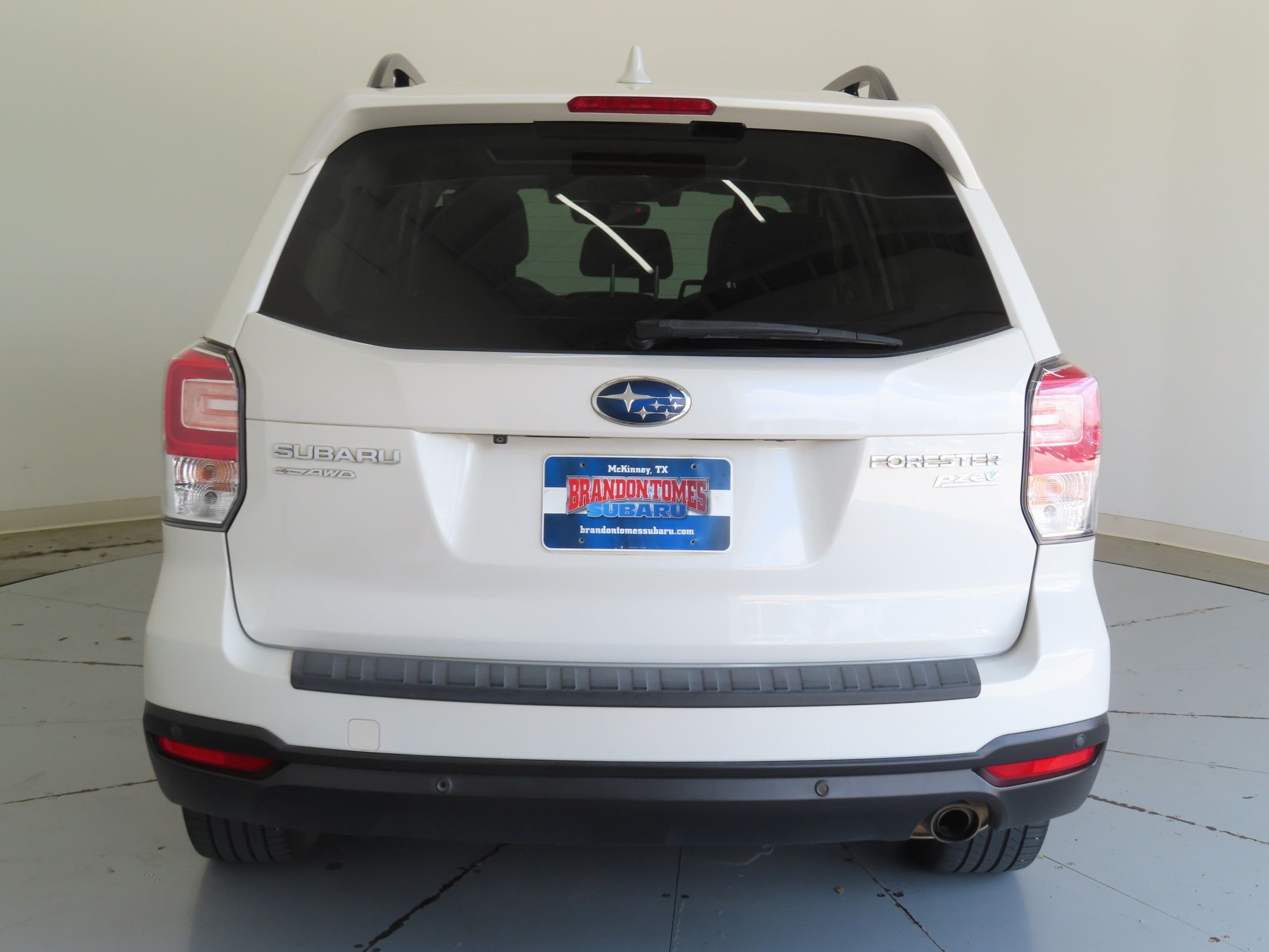 Used 2017 White Subaru 2.5i Touring image 4