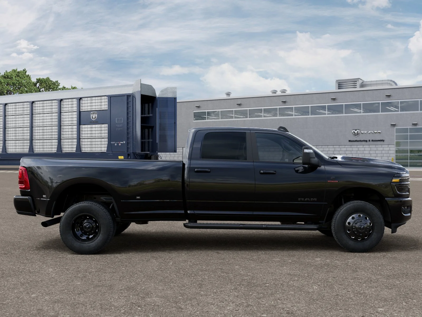 New 2026 Diamond Black Crystal Pearl-Coat Exterior Paint RAM Laramie image 12