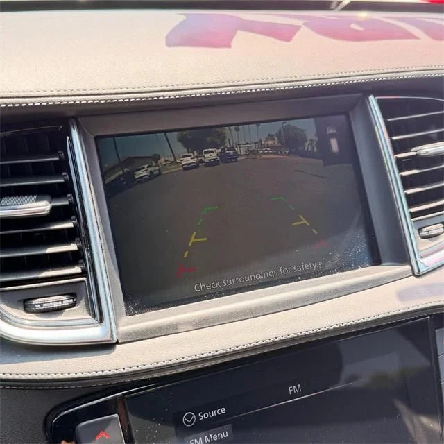 Used 2025 White INFINITI LUXE image 23