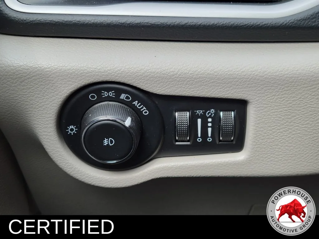Used 2023 Blue Chrysler Touring L image 28