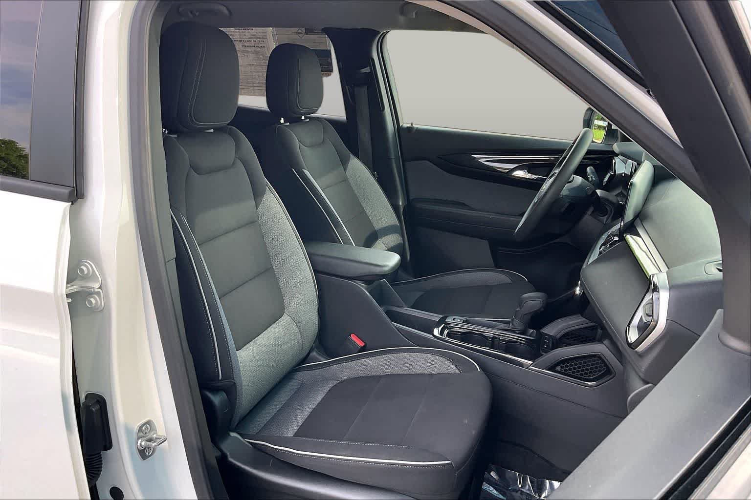 Used 2025 Summit White Chevrolet LT image 8