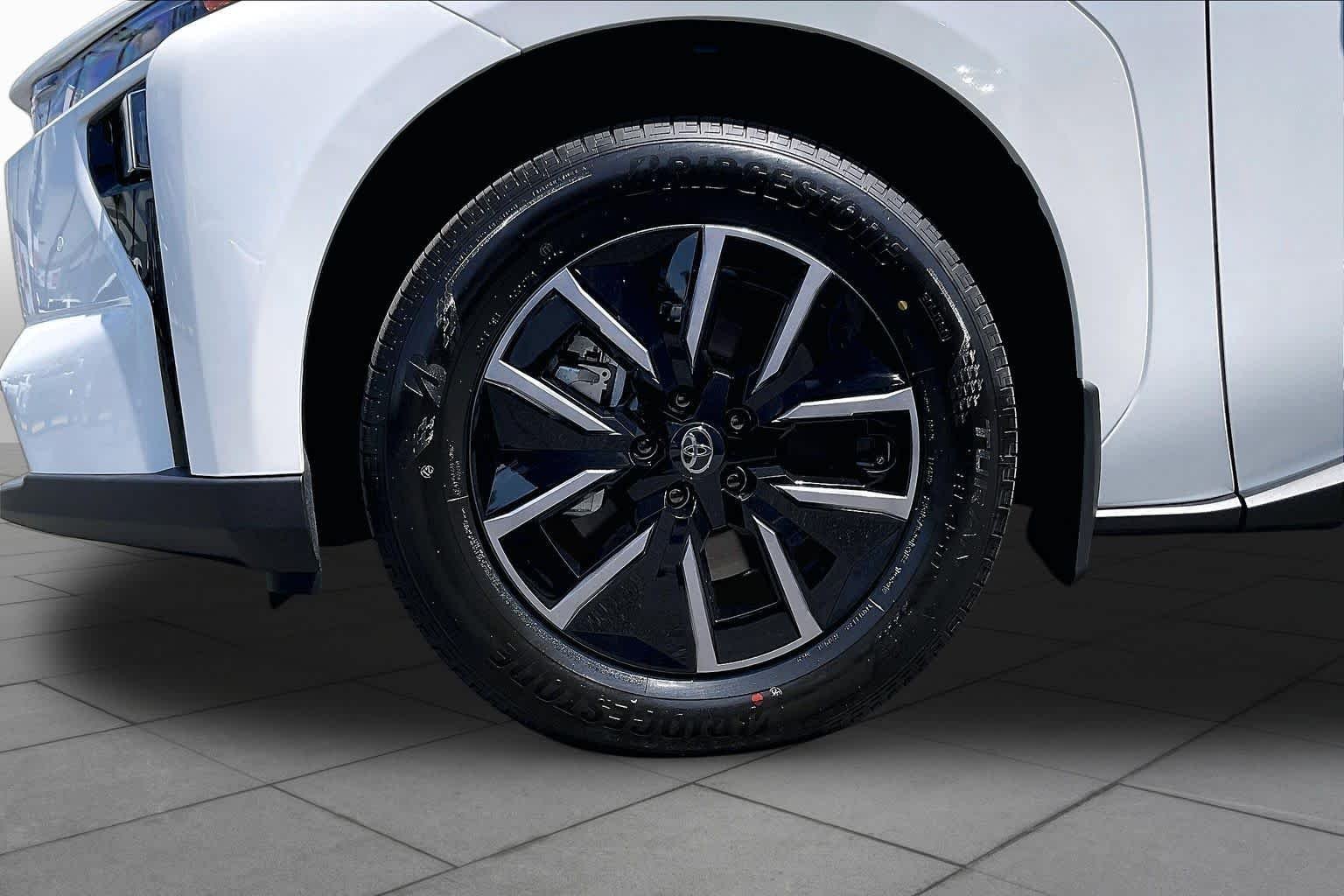 New 2026 Wind Chill Pearl Toyota XLE image 11