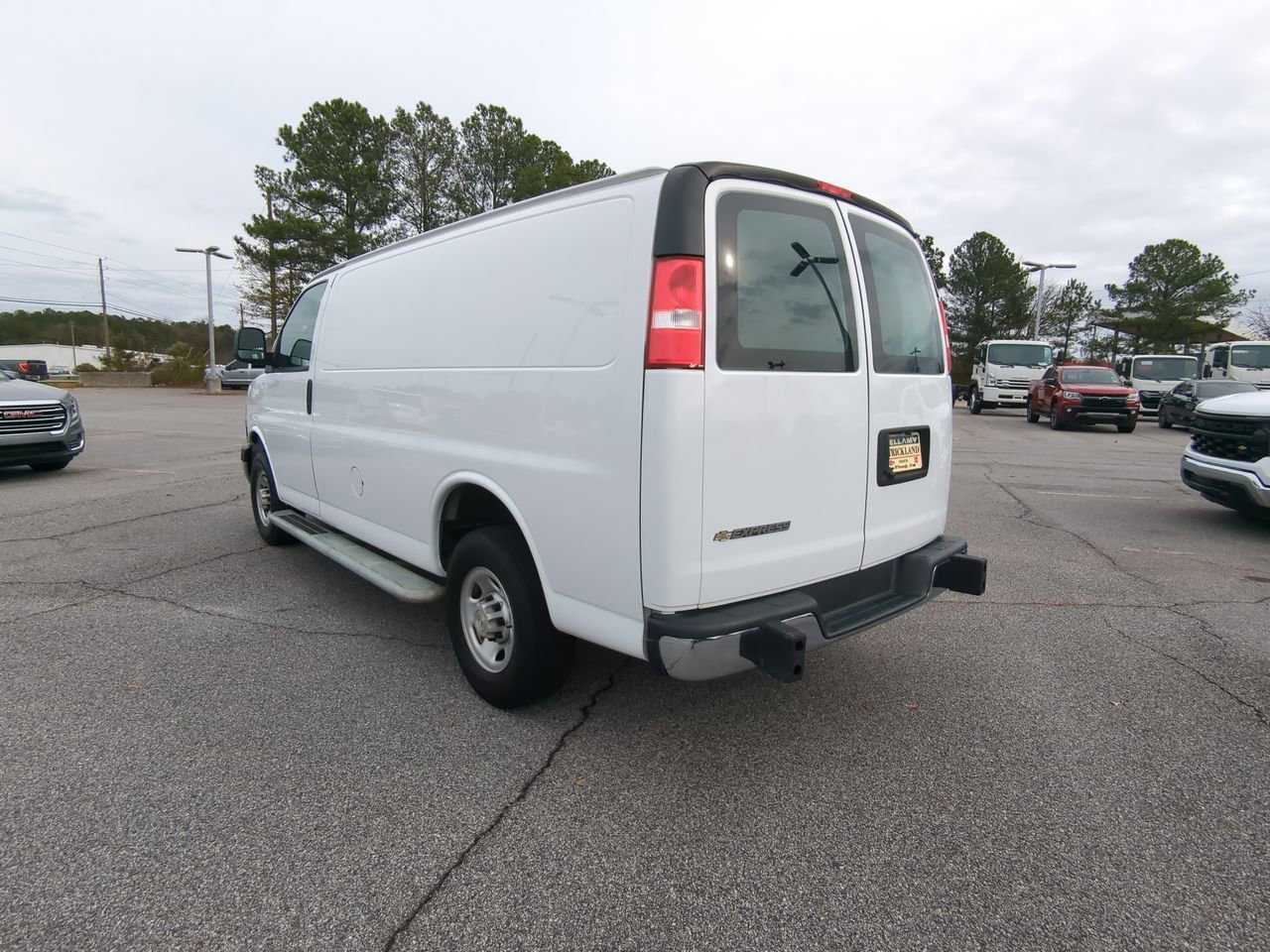 2024 GMC Savana Cargo Work Van - Photo 6