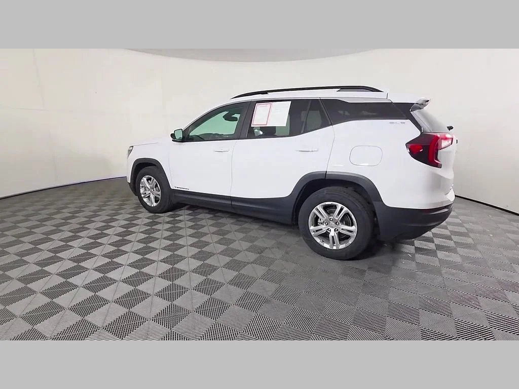 Used 2022 Summit White GMC SLE image 45