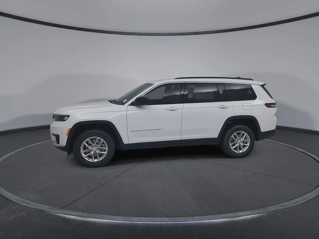 New 2026 Bright White Clear-Coat Exterior Paint Jeep Laredo image 8
