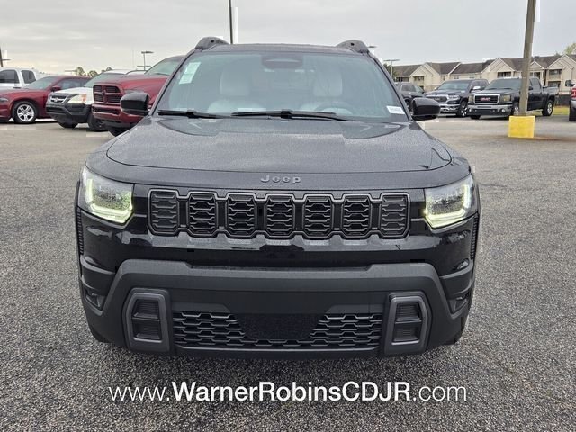 New 2026 Diamond Black Crystal Pearl-Coat Exterior Paint Jeep Limited image 2