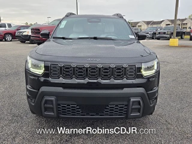 New 2026 Diamond Black Crystal Pearl-Coat Exterior Paint Jeep Limited image 2