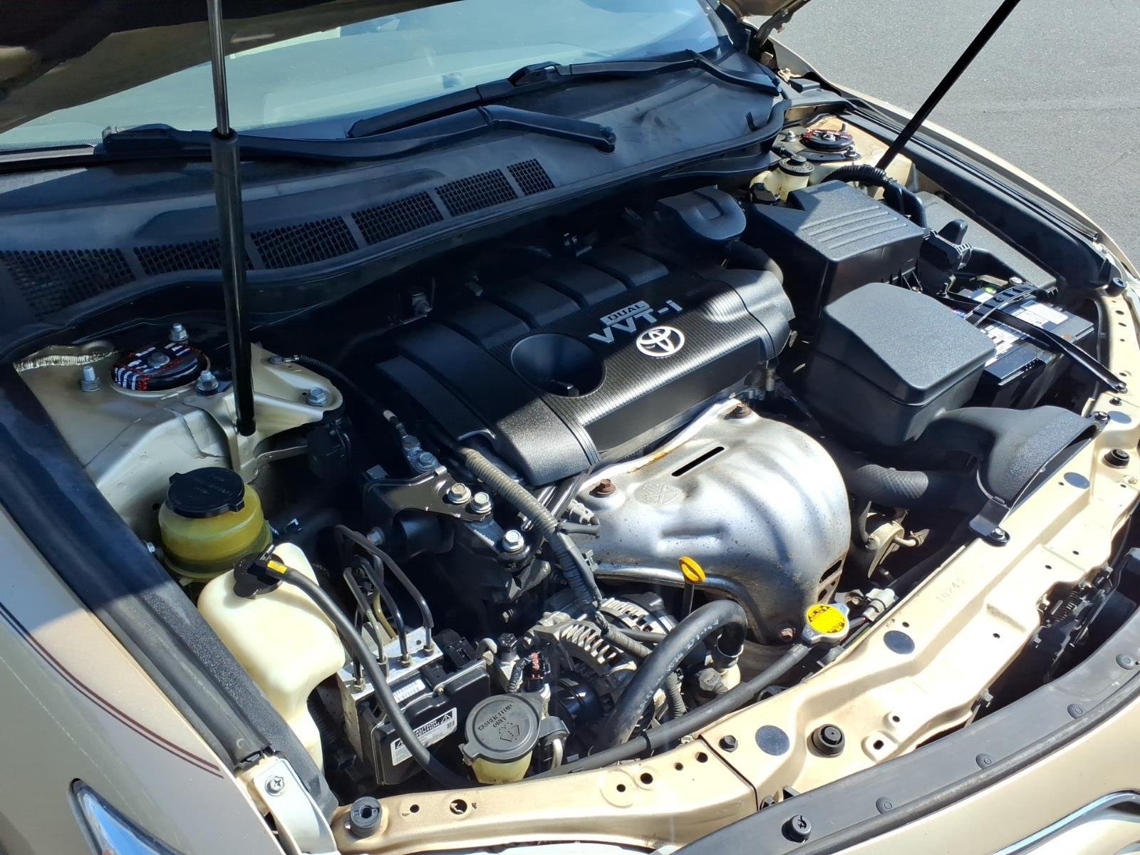 Used 2010  Toyota LE image 29
