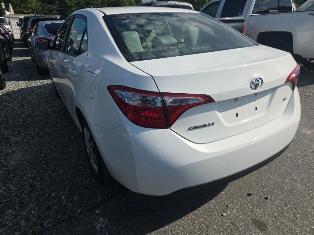 Used 2016  Toyota LE image 4