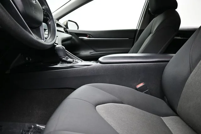 Used 2019 Silver Toyota LE image 17