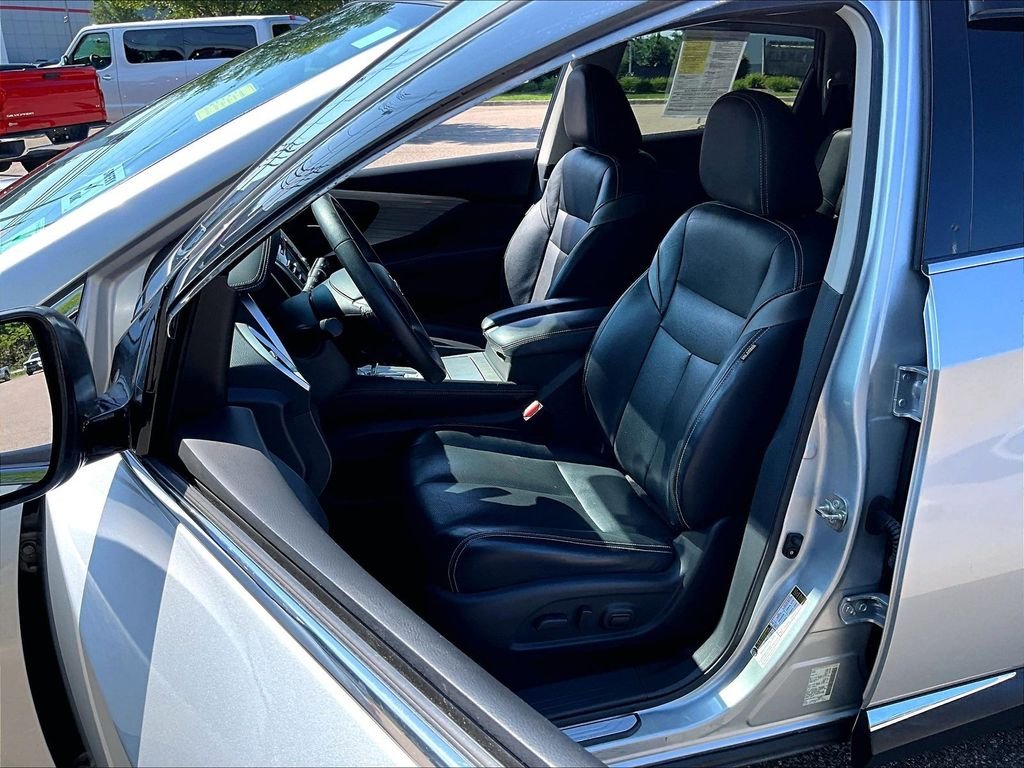 Used 2017 Silver Nissan SL image 10