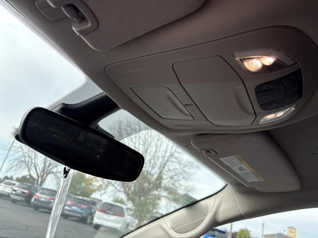 Used 2024 Bright White Clearcoat Chrysler Touring L image 22