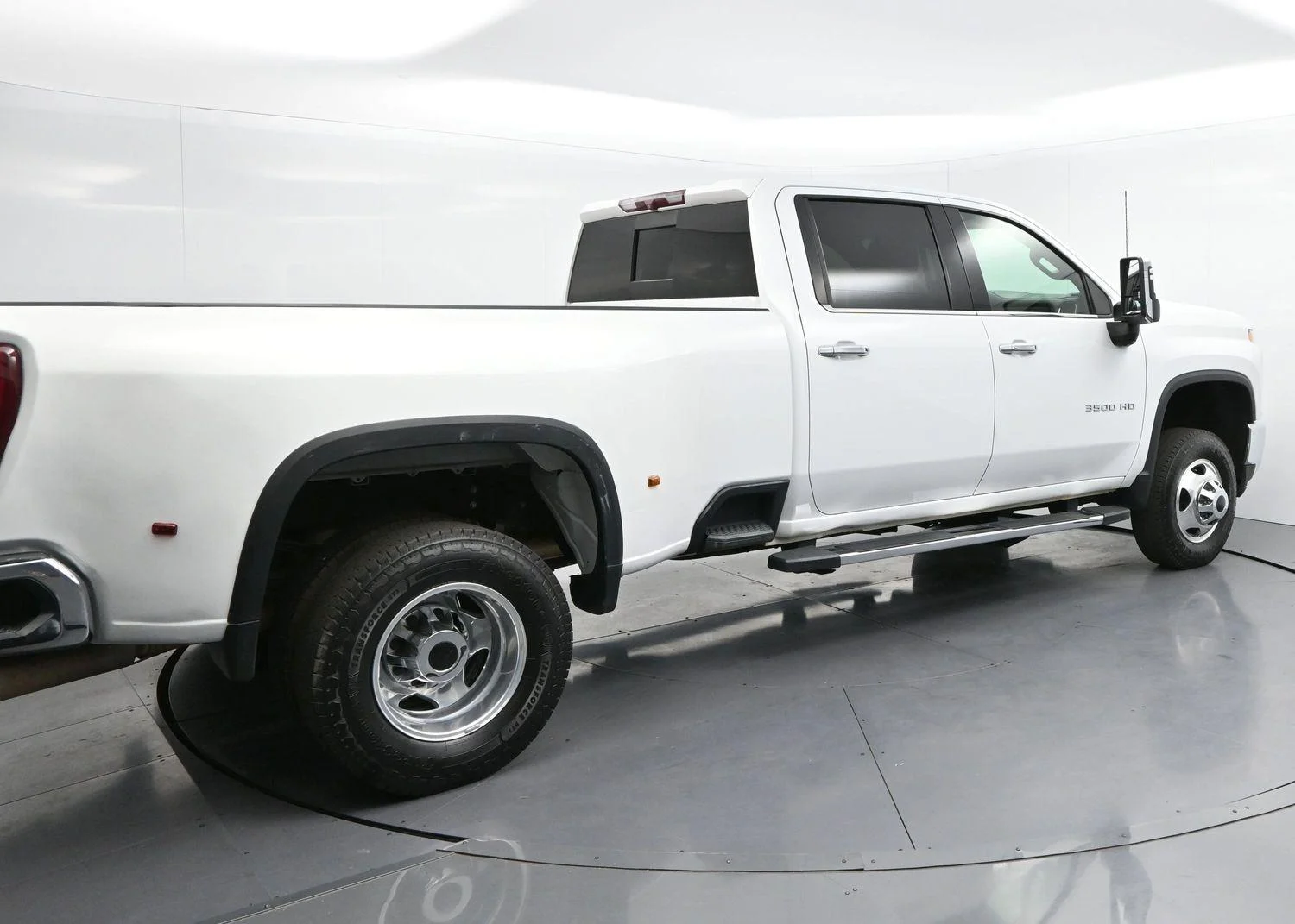 Used 2022 Summit White Chevrolet LTZ image 7