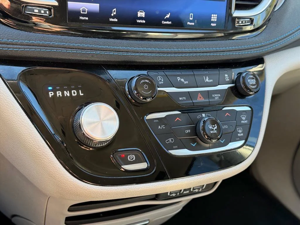 Used 2021 White Chrysler Touring L image 22