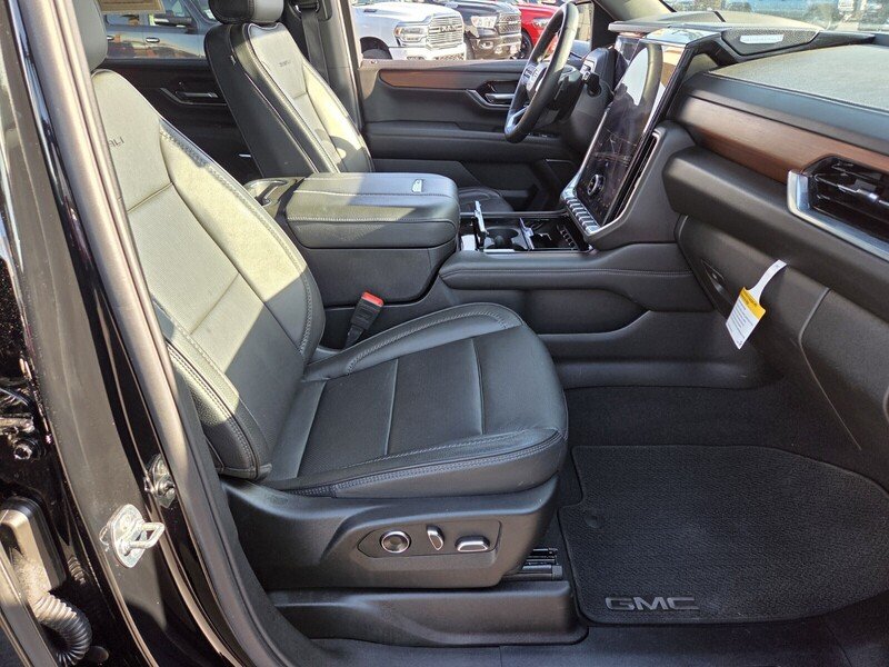 Used 2025 Black GMC Denali image 21