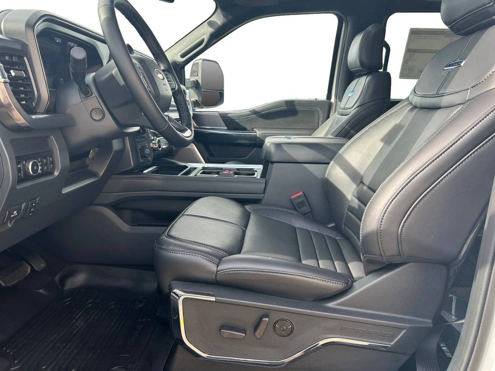 New 2027 Star White Metallic Tri-Coat Ford Platinum image 14