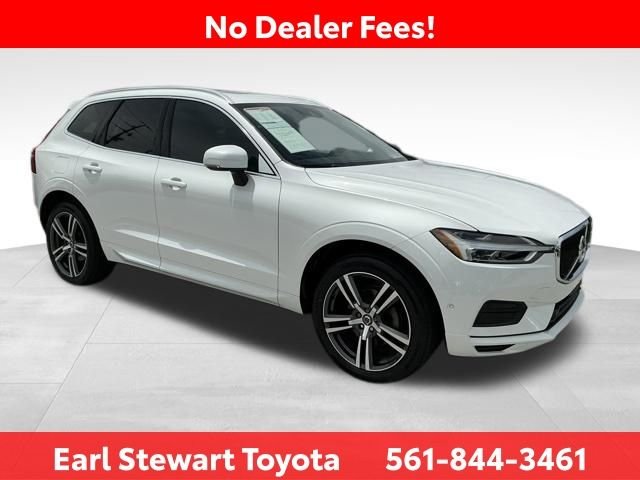 Used 2019 White Volvo T5 Momentum image 2