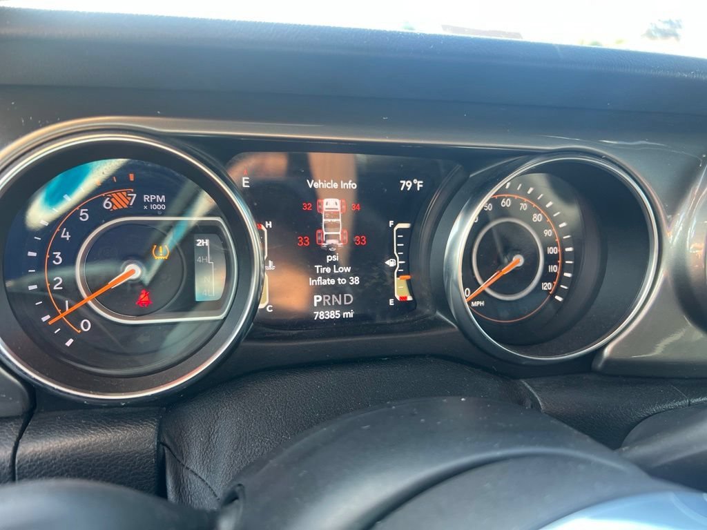 Used 2020 Bright White Clearcoat Jeep Unlimited Sahara image 26