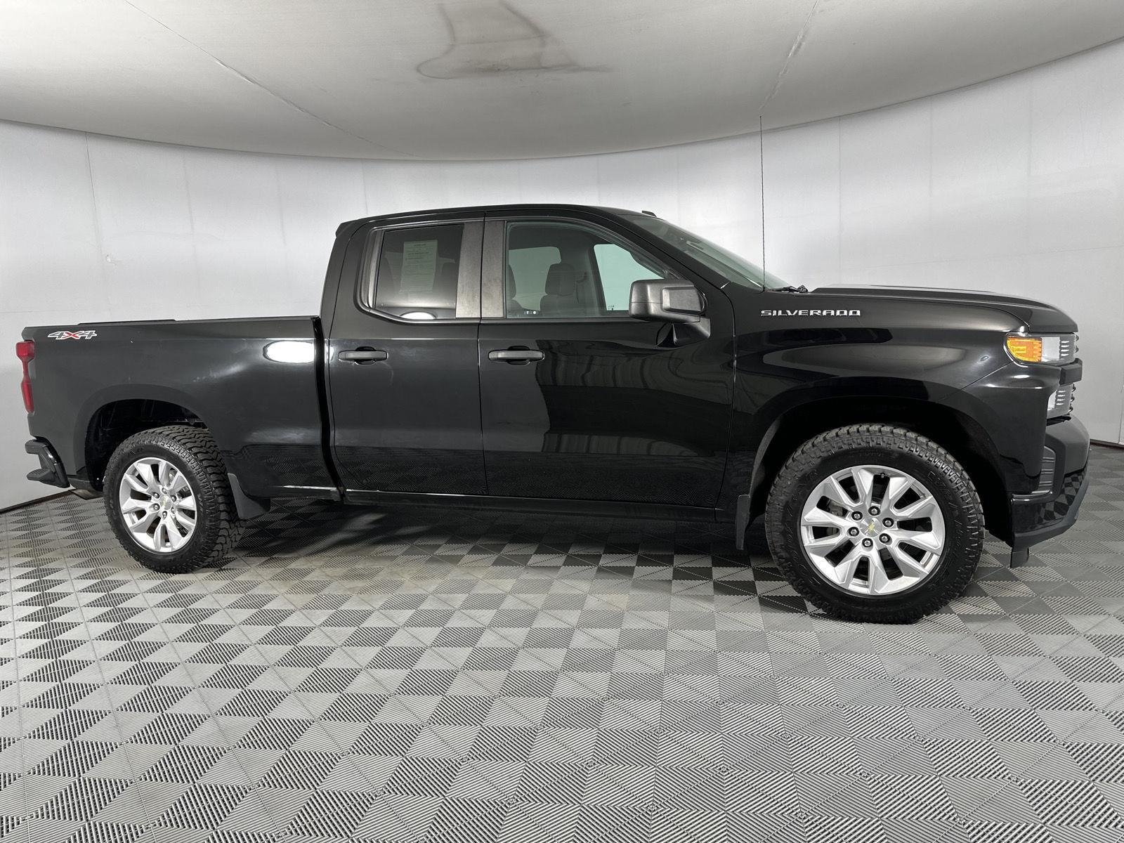 Used 2020 Black Chevrolet Custom image 8