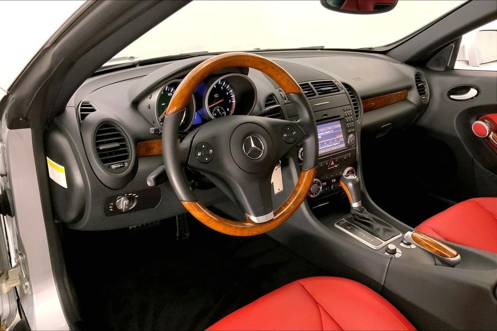 Used 2010  Mercedes-Benz SLK 350 image 18