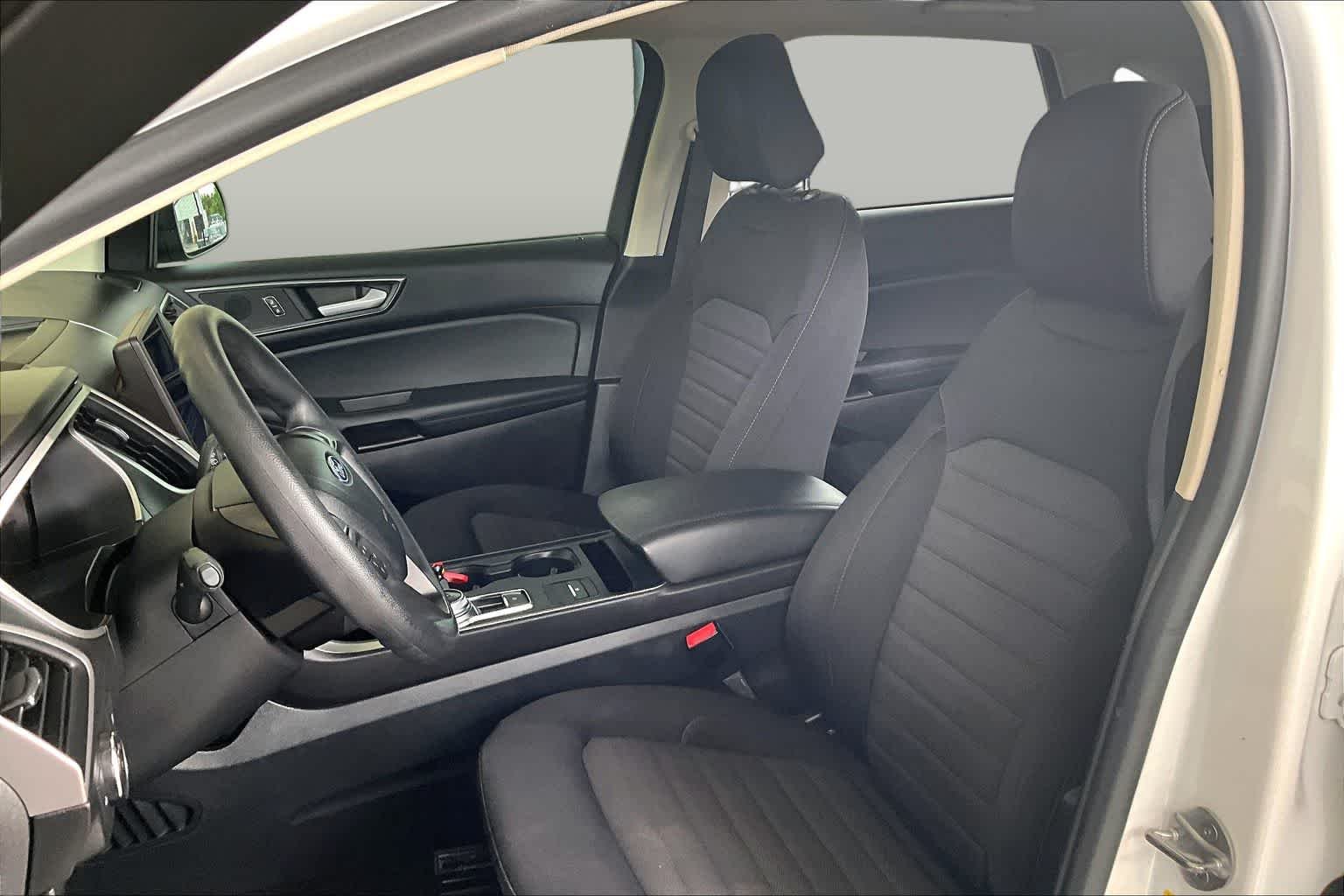 Used 2021 Oxford White Ford SE image 8