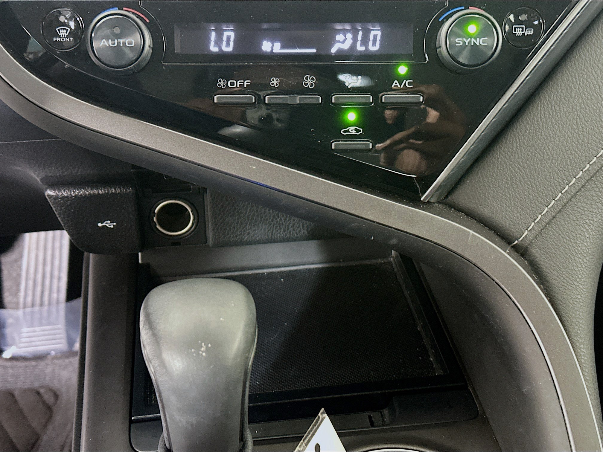 Used 2024 Ice Toyota SE image 23