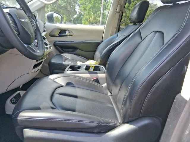 Used 2023 White Chrysler Touring L image 3