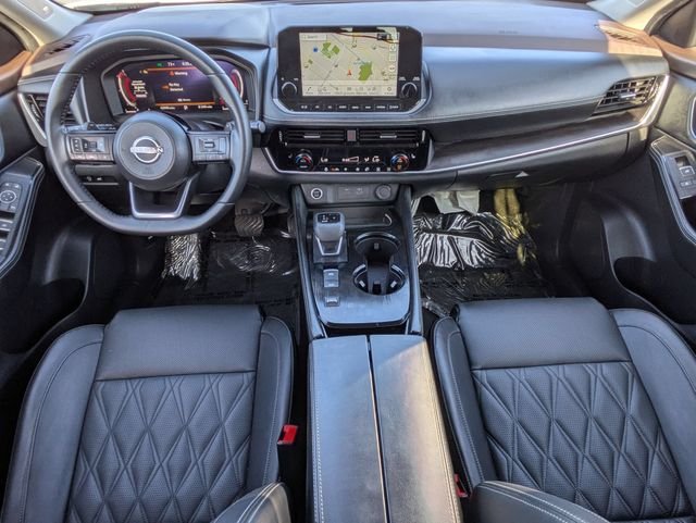 Used 2023 Pearl White Nissan Platinum image 8