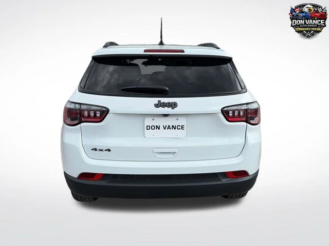 New 2026 White Jeep Latitude image 4