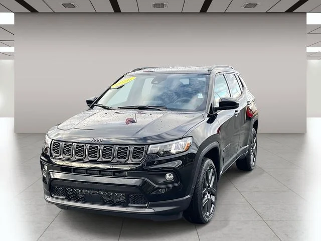 New 2026 Diamond Black Crystal Pearlcoat Jeep Latitude image 5