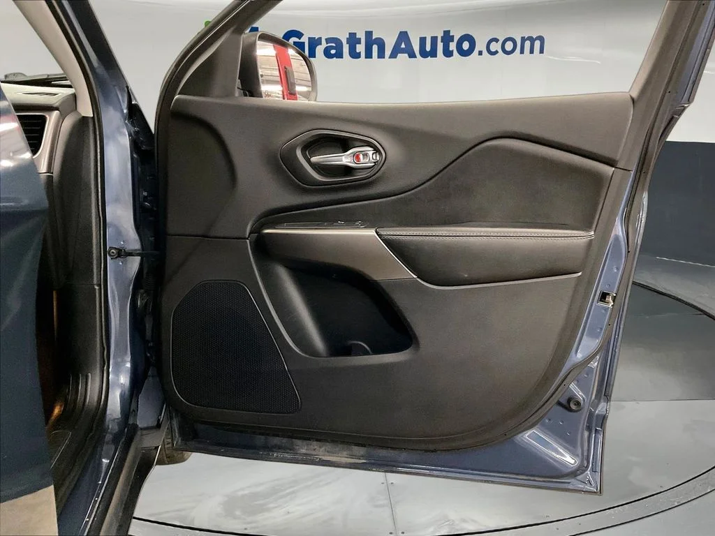 Used 2020 Blue Jeep Limited image 29