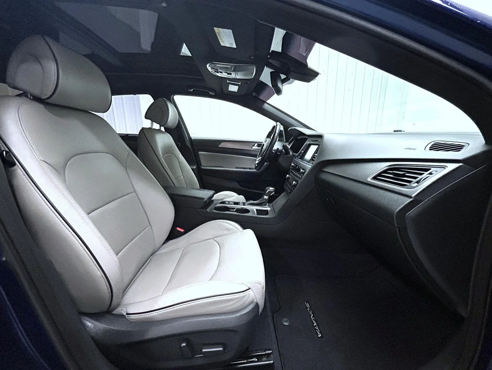 Used 2015 Blue Hyundai Limited image 15