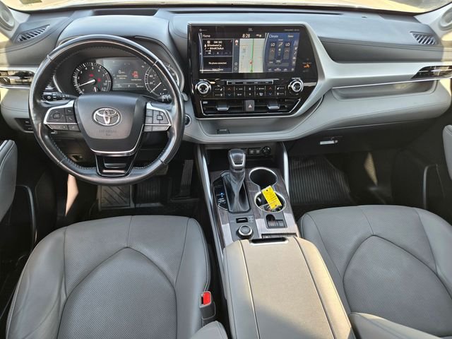 Used 2021  Toyota Platinum image 9