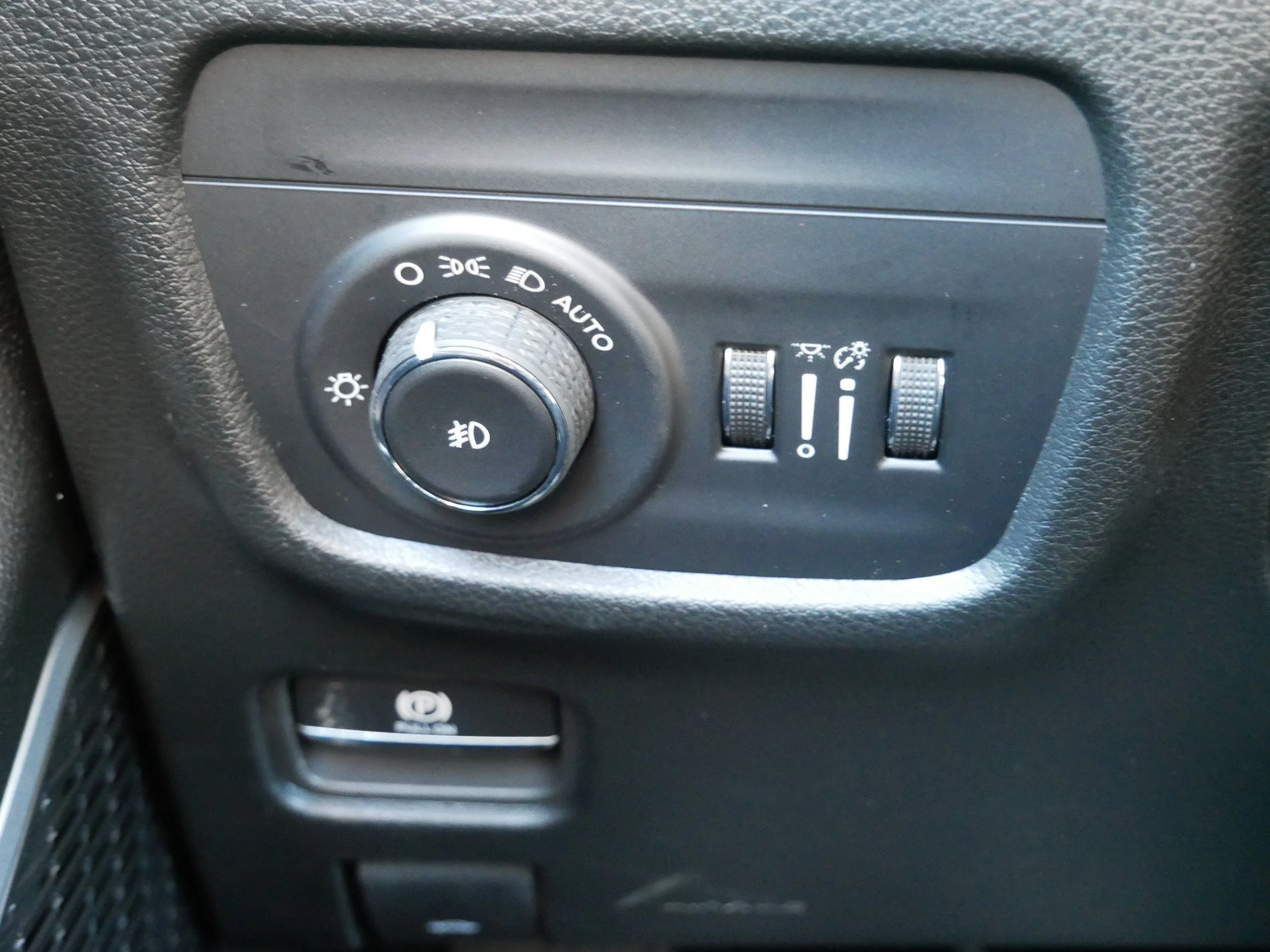 New 2026 Velvet Red Pearl-Coat Exterior Paint Jeep Limited image 17