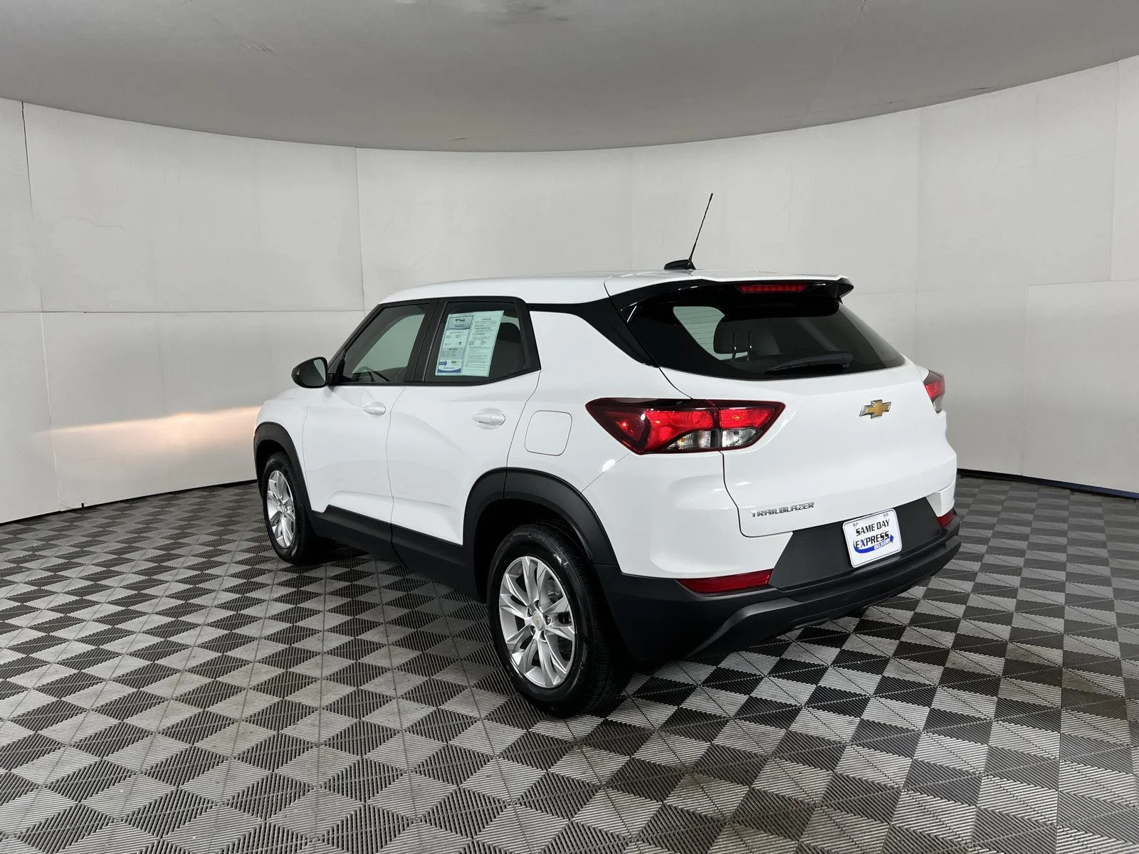 Used 2023 Summit White Chevrolet LS image 6
